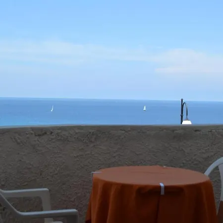 Costa Azzurra Hotel 3*
